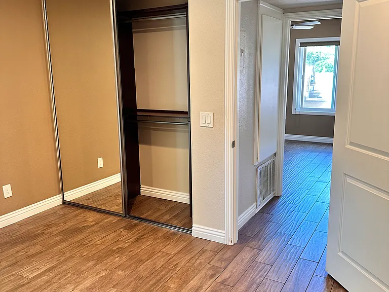 22540 Jeffrey Mark Ct #5 — Photo 27