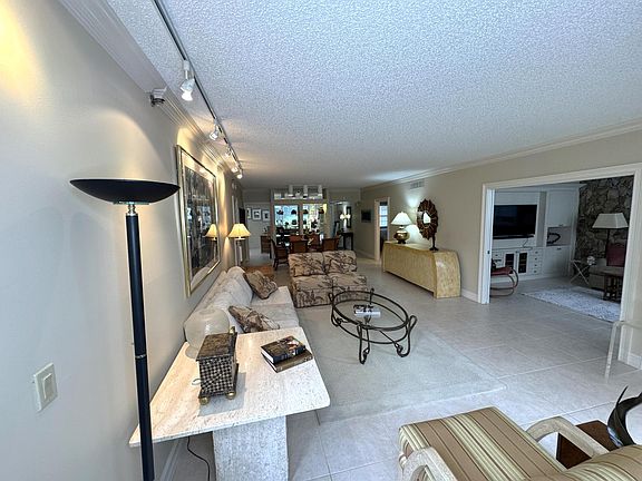 5th image of 625 Oaks Drive #106