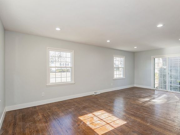 2nd image of 2836 Wall Ave