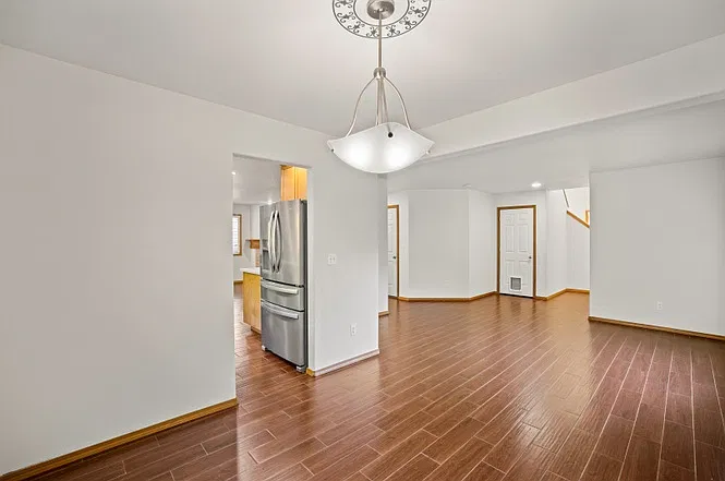 4 bed, 2.5 bath, 2100 sqft, $3,500 — Photo 4