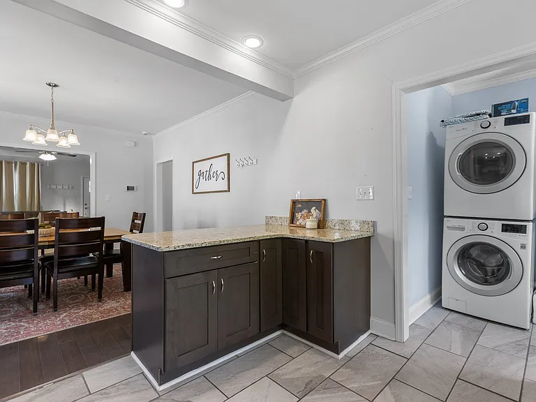 609 N Hyde Park Ave — Photo 16
