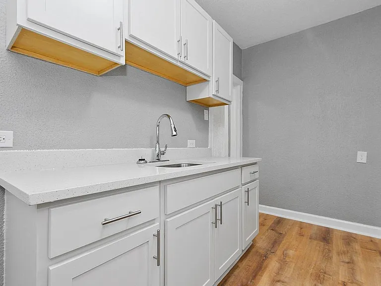 7556-58 S. Calumet Ave. / 320-28 E 76th St. — Photo 19