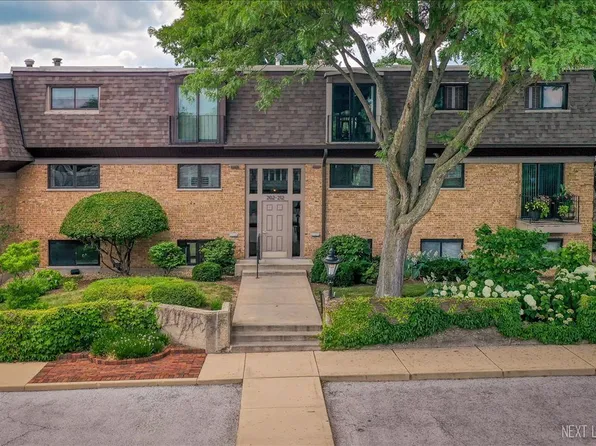 208 Kenston Ct Unit 208, Geneva, IL 60134