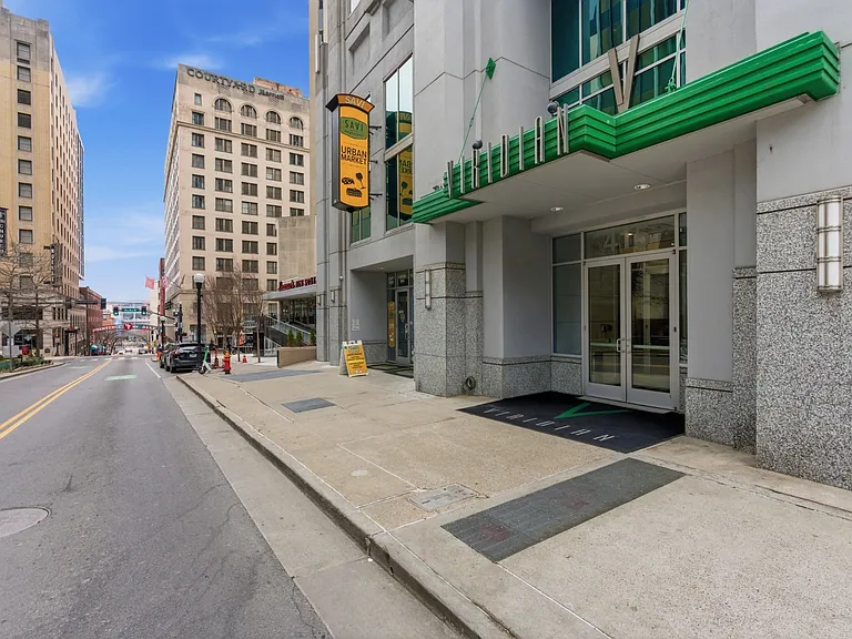 415 Church St #2409 — Photo 2