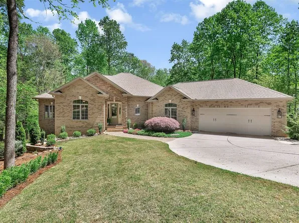 402 Boaters Row, Fair Play, SC 29643