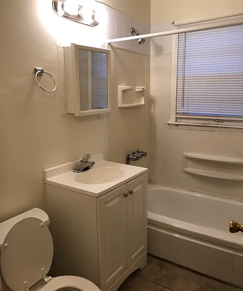 5530-40 N 50th St #27 — Photo 8