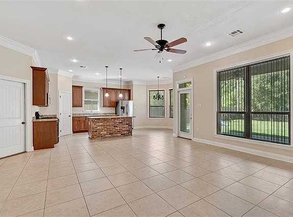 4th image of 504 Bateleur Way