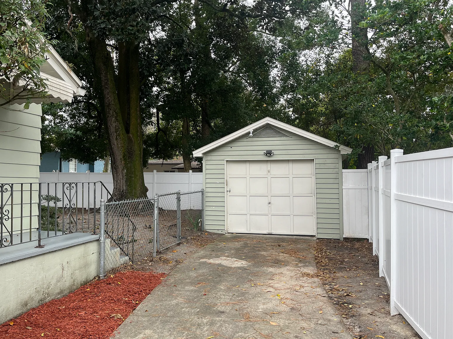 2 bed, 1045 sqft, $1,950 — Photo 3