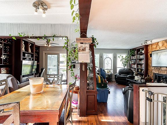 4th image of 1868 Coquitlam Ave
