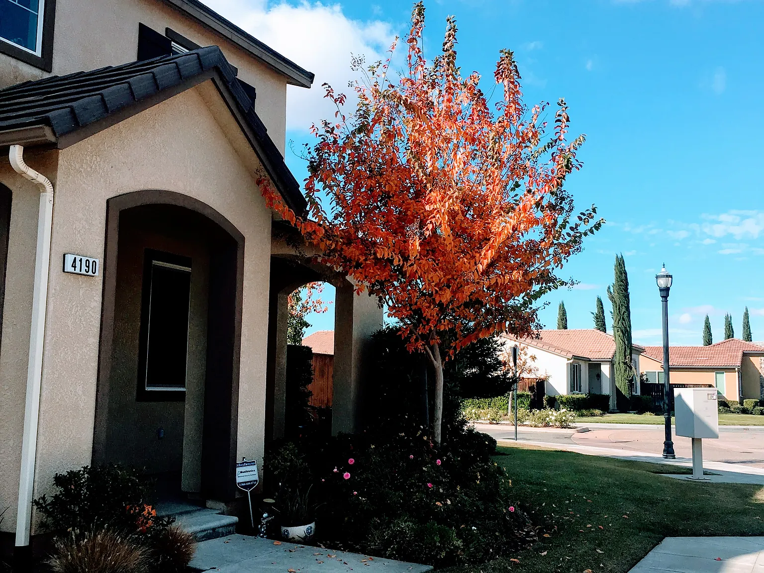 4 bed, 2635 sqft, $3,200 — Photo 2
