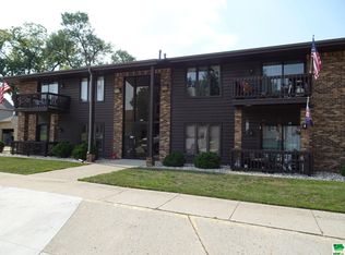 620 4th Ave APT 8, Sheldon, IA 51201