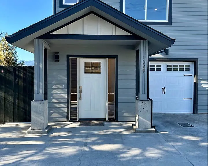 1827 Grant Rd — Photo 6