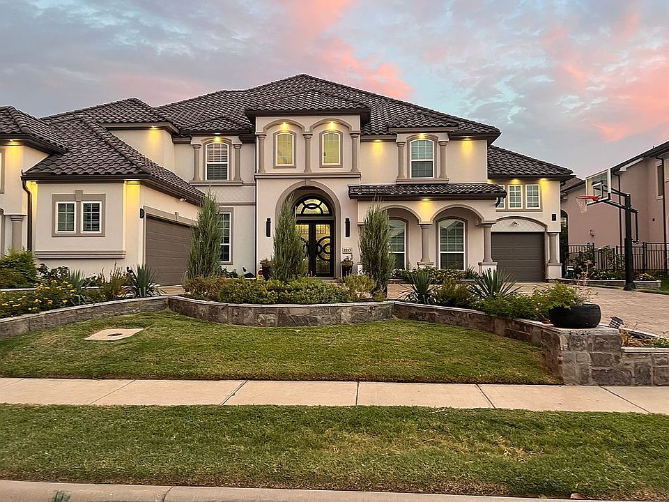 2nd image of 2213 Rickenbacker Dr