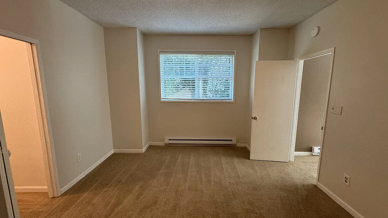 322 24th Avenue East, Unit B — Photo 2