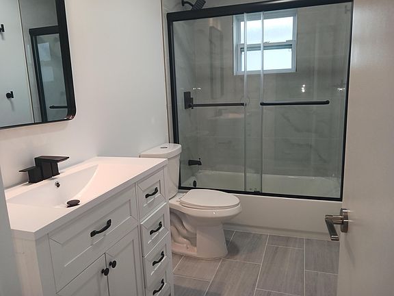 5th image of 1590 SW 14th Avenue