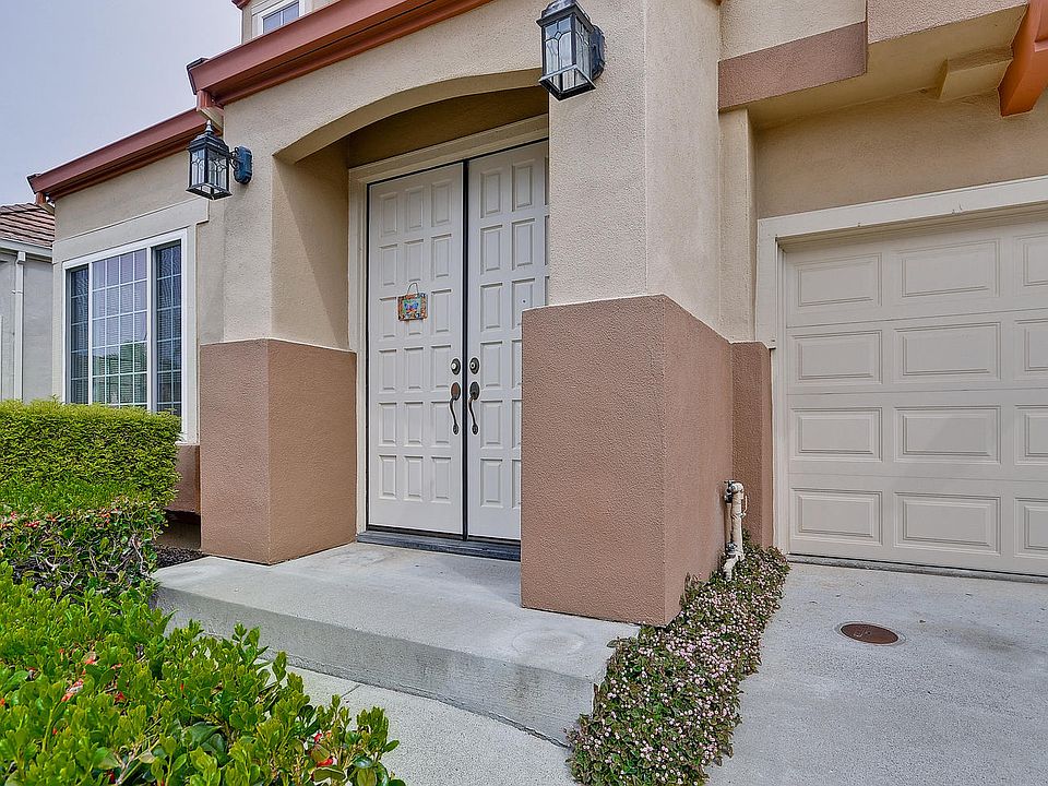 1st image of 34272 Tan Bark Dr