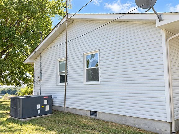 5th image of 924 Harris Rd