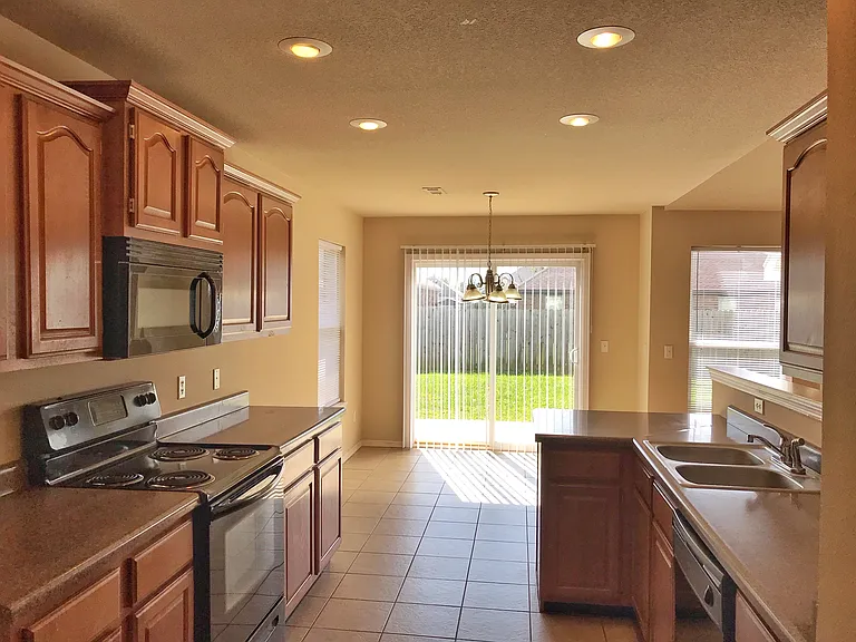308 E Sweetwater Dr — Photo 4