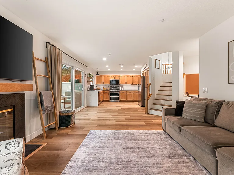 1131 Dincara Rd — Photo 9