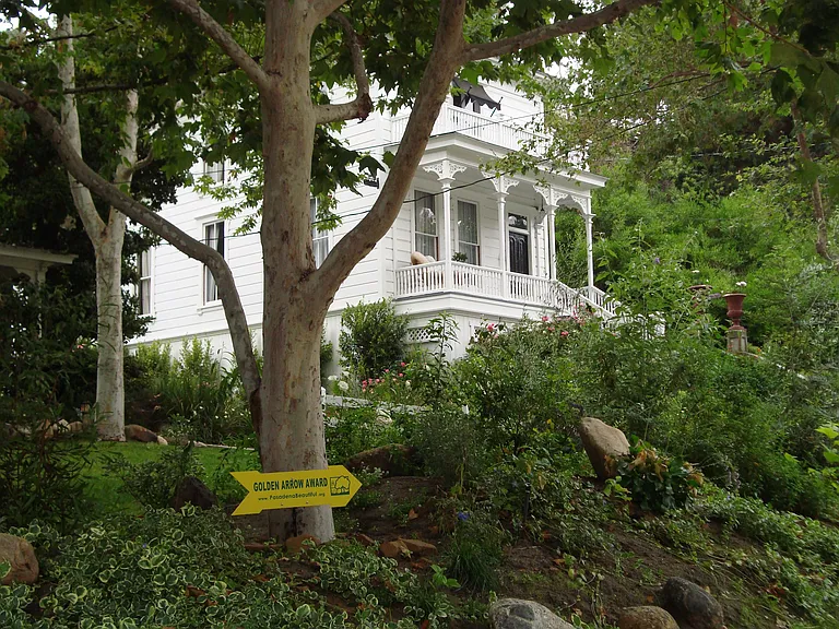 1153 N Avenue 64 — Photo 1