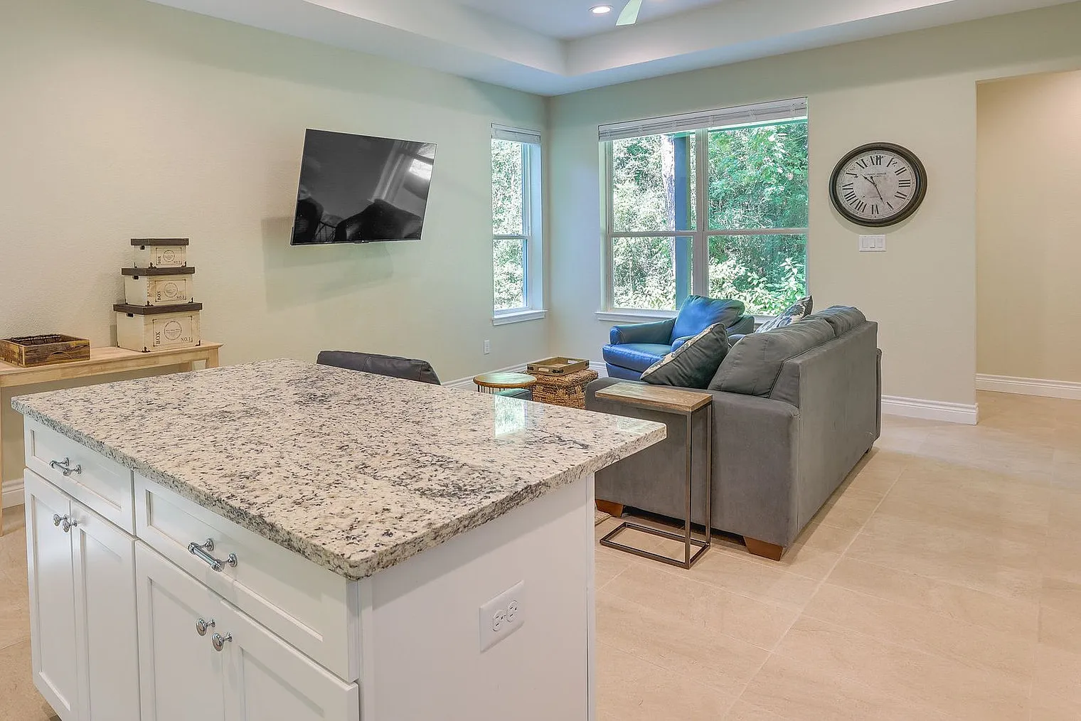 3 bed, 2.0 bath, 1194 sqft, $5,225 — Photo 3