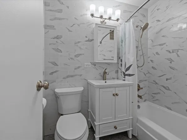 555 Kappock Street image 13 of 20