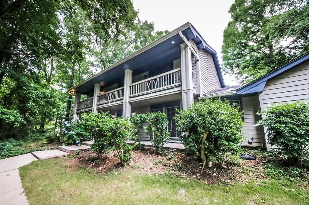 5300 Fieldgreen Dr photo 1