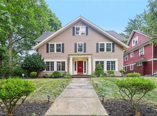 2183 N Saint James Pkwy, Cleveland Heights, OH 44106