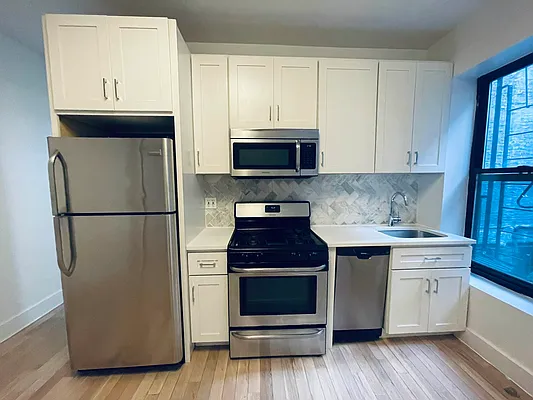 Rented by Zjama Realty Corp | media 9