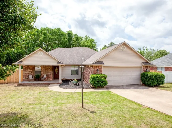 9804 E Pointe Dr, Fort Smith, AR 72903