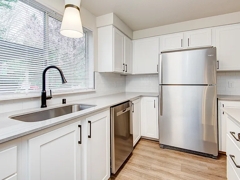 Westvue Apartments — Photo 42
