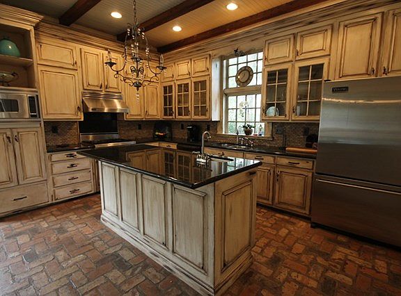 2nd image of 3839 Majestic Oaks Dr