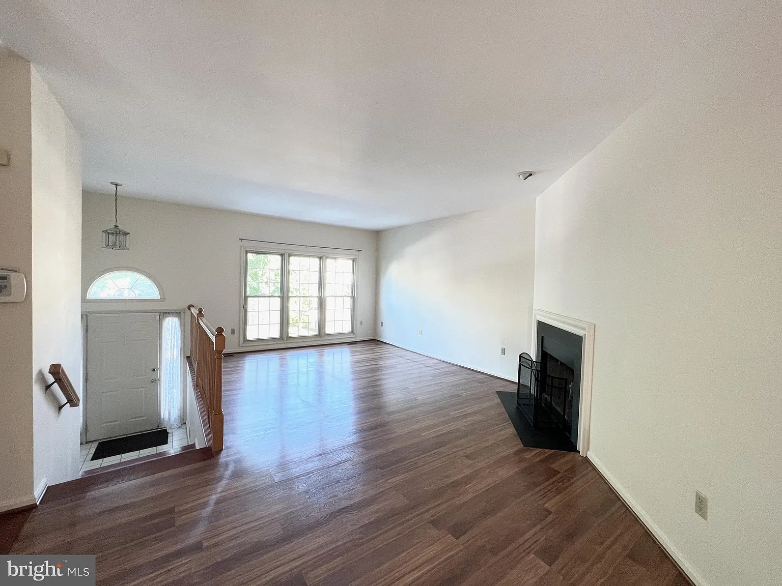 3 bed, 4.0 bath, 2050 sqft, $3,400 — Photo 4