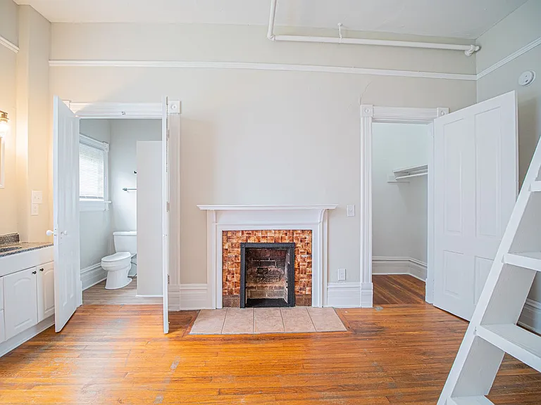 Victorian Village Apartments — Photo 9