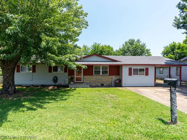203 Carrol Heights Dr, Poteau, OK 74953