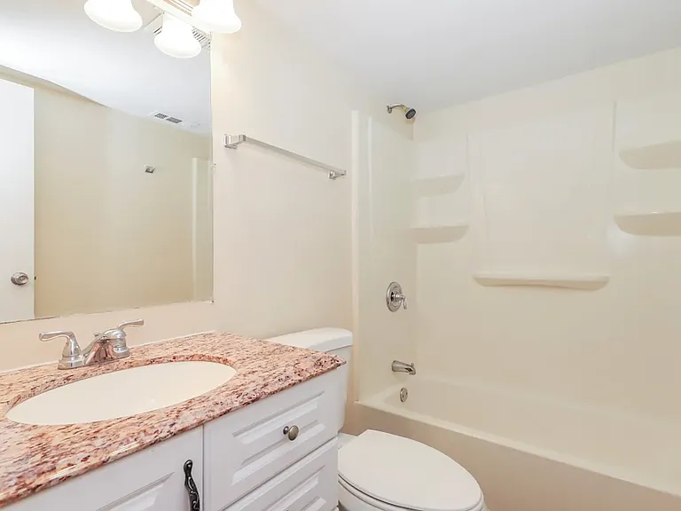 2281 Jasmine Dr — Photo 3