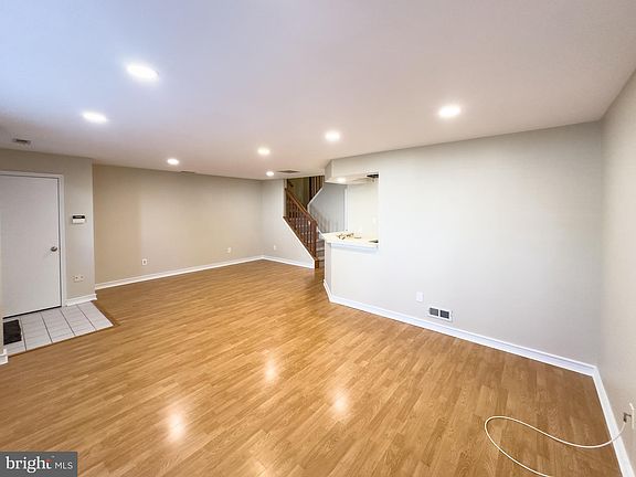 5th image of 806 Wharton Rd