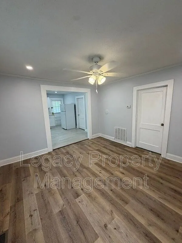 2 bed, 1.0 bath, 728 sqft, $1,150 — Photo 2