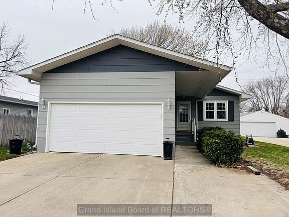 2nd image of 1002 N Custer Ave