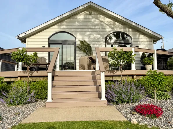 1425 N McCloy Ave, Port Clinton, OH 43452