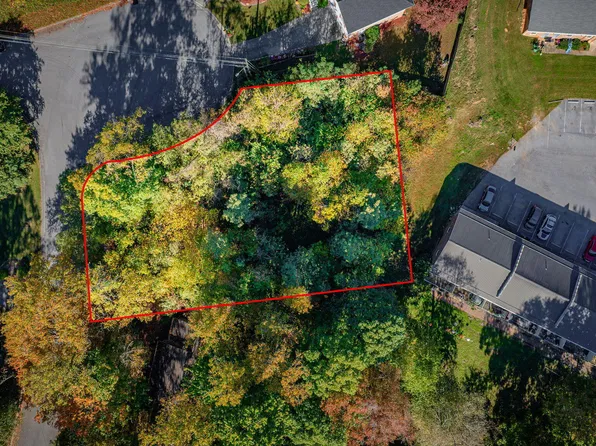 916 Hanson Dr, Johnson City, TN 37601