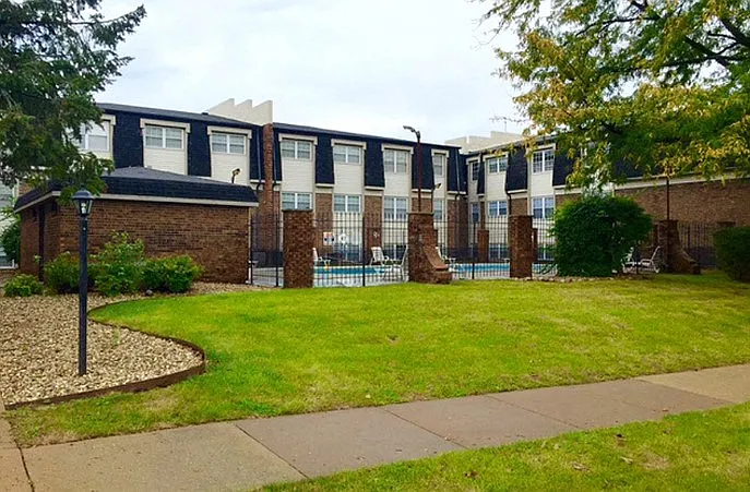 Hillcrest Apartments — Photo 4