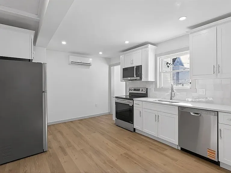 79 Fox St #2 — Photo 2
