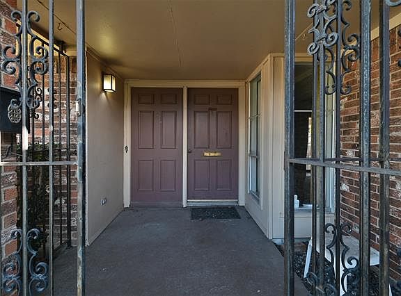 3rd image of 3308 Kensington Dr
