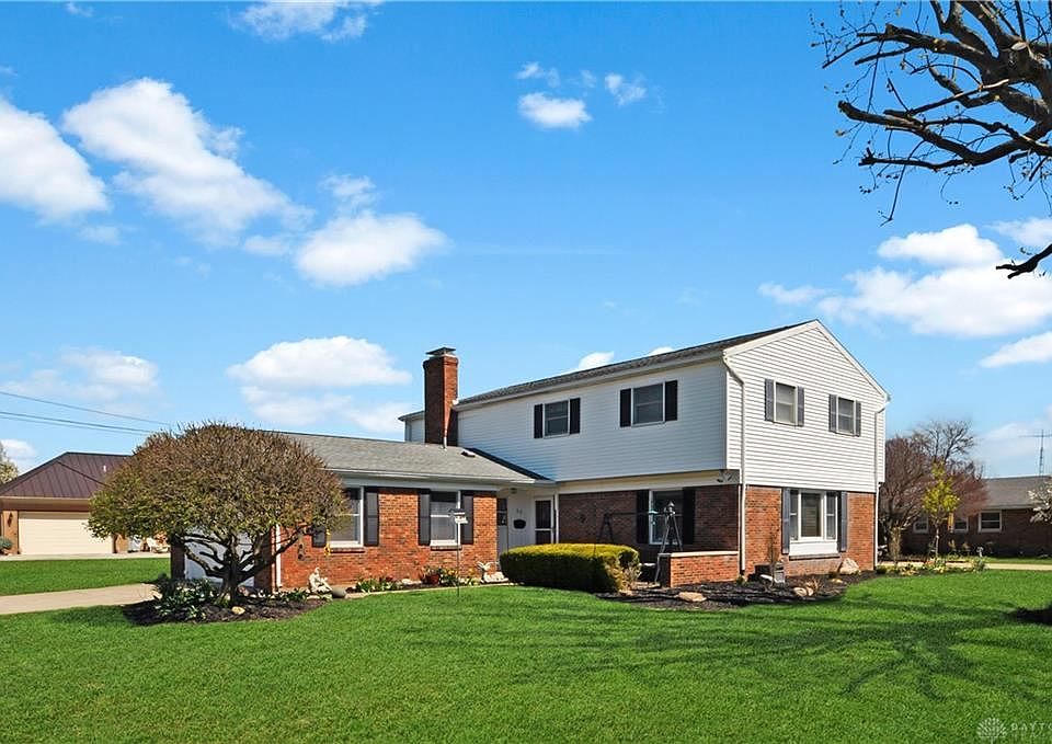 1st image of 25 Greenmoor Dr