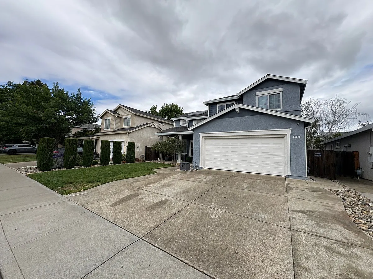 Building Photo - 1833 Highland Way