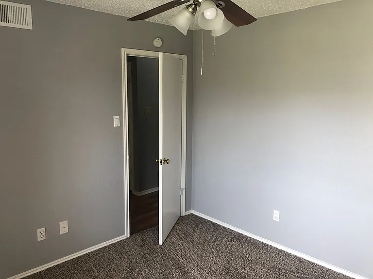 1002 Alameda Dr — Photo 17