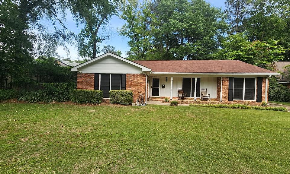 1st image of 2820 E Lindsay Dr