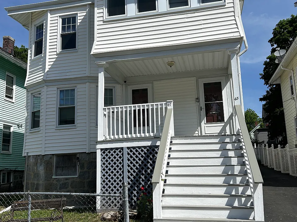 45-47 Selden St #1