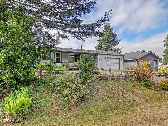 3rd image of 755 NW Kimo Ln